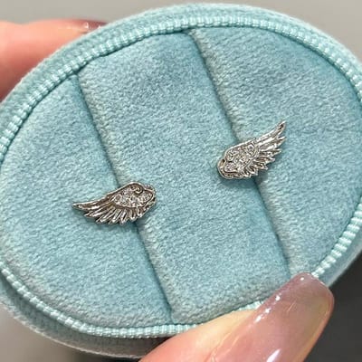 Luxe Zirconen Engelenvleugel Kruis Stud Oorbellen Voor Vrouwen Glanzende Kristallen Vleugels Mode Zilverkleurig Vintage Oorstekers Sieraden Cadeaus gray