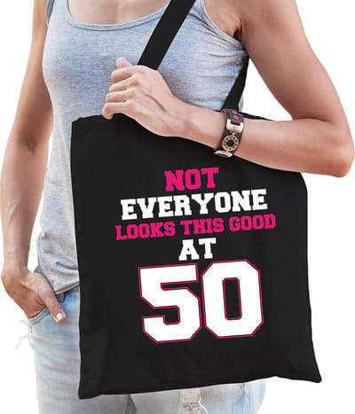 Not everyone looks this good at 50 cadeau tasje zwart voor dames - 50 jaar verjaardag kado tasje / Sarah