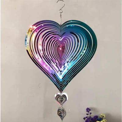 Paarse en groene 3D metalen windspinners in hartvorm voor buiten- en binnendecoratie, unieke windgong en spiralen voor een sfeervolle ambiance