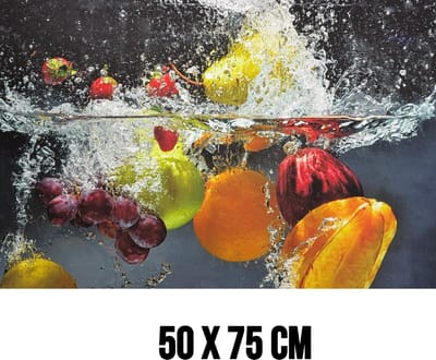 Allernieuwste.nl® Canvas Schilderij Splashing Fruit – 50 x 75 cm – Kleurrijk - Keuken - Wanddecoratie Modern – Muurdecoratie