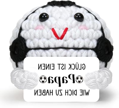 Pocket Hug Voetbal - Positieve Voetbal - Geluksbrenger - Handgemaakt - 9x7x5 cm - Zwart wit