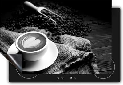 Chefcare Inductie Beschermer Kopje Koffie in een Hartje met Koffiebonen - Zwart Wit - 60x50 cm - Afdekplaat Inductie - Kookplaat Beschermer - Inductie Mat