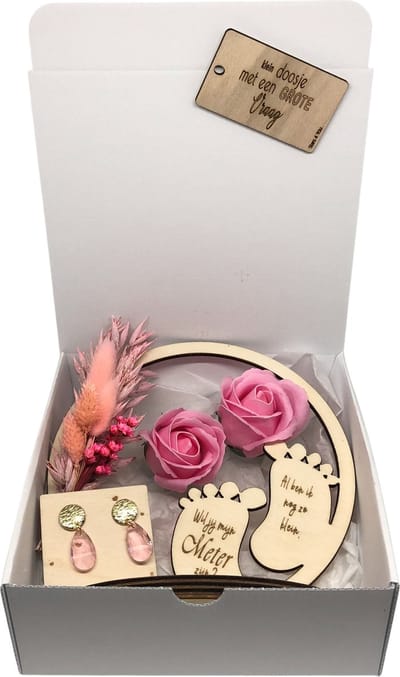 Geschenkbox Wil jij mijn METER zijn? | roze | flowerhoop | droogbloemen | oorbellen | meter vragen | meter worden | peettante vragen | peettante worden | cadeau | doosje met een vraag | hoepel  droogbloemen
