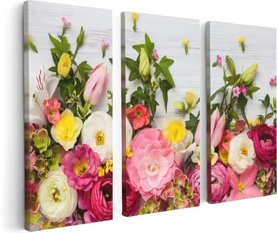 Artaza Canvas Schilderij Drieluik Bloemen Op Een Witte Houten Achtergrond - 120x80 cm - Wanddecoratie Woonkamer - Schilderijen - Muurdecoratie
