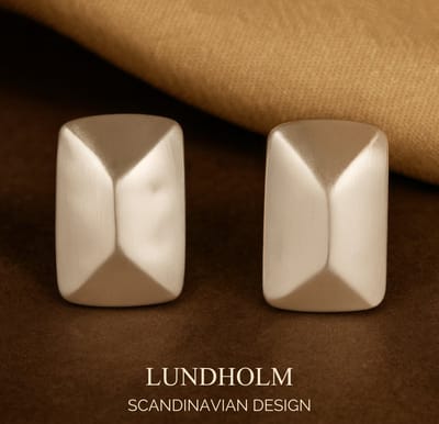 Lundholm Oorknopjes Dames - Grote Oorbellen Zilver - Zilveren Oorstekers Groot – Premium Stainless Steel Oorbellen – Thora Serie – Zilver kleurige Statement Studs (1,8 × 2,9 cm) – Waterproof & Hypoallergeen – Inclusief Luxe Geschenkverpakking