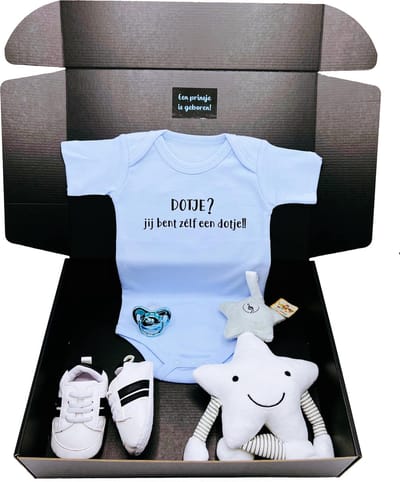 Kraamcadeau jongen met blauwe romper -babysneakers - knuffel met muziek en (fop) speen - rechtstreeks versturen mogelijk