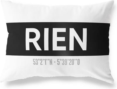 Tuinkussen RIEN - FRIESLAND met coördinaten - Buitenkussen - Bootkussen - Weerbestendig - Jouw Plaats - Studio216 - Modern - Zwart-Wit - 50x30cm