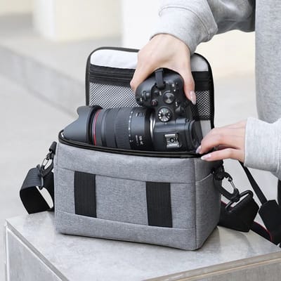BukkitBow - DSLR Camera Tas - Waterdichte Reistas met Verstelbare Schotten - Inclusief Regenhoes - Voor Spiegelreflexcamera en Accessoires - Licht Grijs