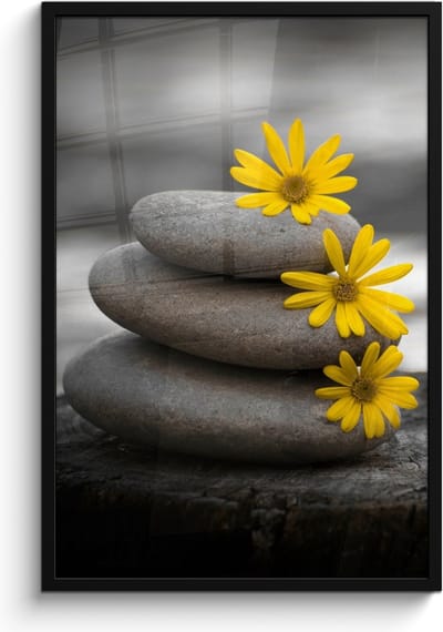 Poster in lijst - Fotolijst 60x90 cm - Posters - Zen stenen - Bloemen - Geel - Natuur - Posterlijst zwart - Wanddecoratie badkamer - Muurdecoratie WC - Decoratieve accessoires - Toilet muur decoratie