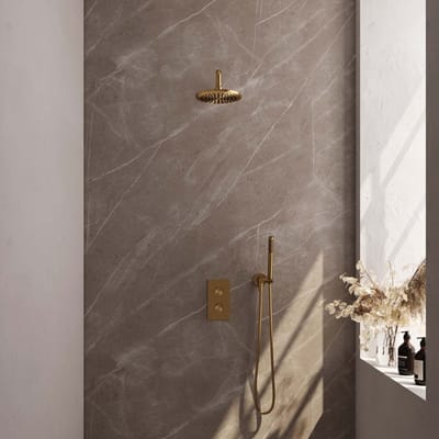 Brauer Gold Carving thermostatische inbouw regendouche 3-weg omstelling SET 27 met 20 cm douchekop en gebogen muurarm en staaf handdouche en doucheslang en wandaansluitbocht goud geborsteld PVD