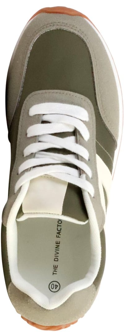 Sneakers met veters