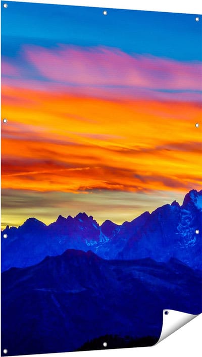 Gards Tuinposter Oranje Zonsondergang in de Bergen - 100x150 cm - Tuindoek - Tuindecoratie - Wanddecoratie buiten - Tuinschilderij