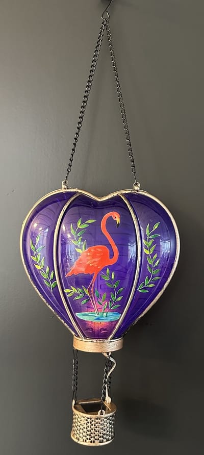 Decoratieve solarlamp hart met luchtballon " met flame LED " - Flamingo print paars - kunststof - hangend model - hoogte 46 x 16 x 9.5 cm - Tuindecoratie - Tuinverlichting