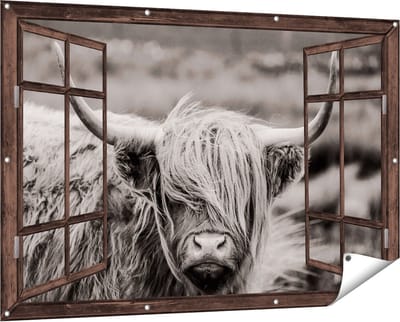 Gards Tuinposter Doorkijk Schotse Hooglander Koe - Zwart Wit - 150x100 cm - Tuindoek - Tuindecoratie - Wanddecoratie buiten - Tuinschilderij