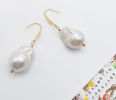 Jeannette-Creatief® - Zoetwaterparels - Grillige Vuurbal Barokparels Zoetwaterparels RVS Gouden Oorhaakjes - Oorbellen met Parels - Zoetwaterparel Oorbellen - Oorbellen - Oorbellen Dames - Sieraden - Valentijn - Moederdag