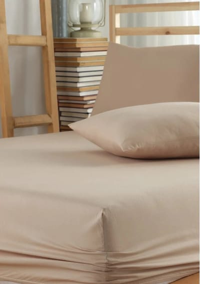 Hoeslaken - Inclusief Kussensloop - 100% Ranforce Katoen - 160x200 cm - Beige - Zacht - Ademend & Hypoallergeen - Elastische Hoeken tot 35 cm - Perfecte Pasvorm - De Linde Home