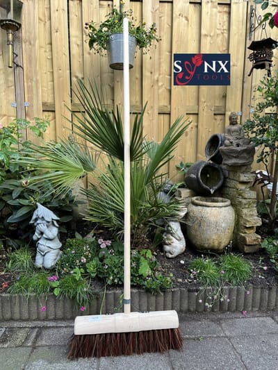 Synx Tools  Gemeente bezem 45 cm - Straatbezem / Stadsbezem - Steel 160 cm - Harde natuurvezels - Bezemsteel - Bezems - Schrobborstels - Veger - Buitenbezem -Tuinbezem