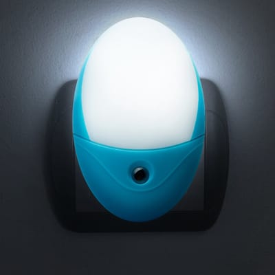 LED Stopcontact Stekker Nachtlampje - Met Lichtsensor - 240V - 6x LED (Koel Wit 6000K) - 0,5W - \~20 Lumen - Automatisch Aan/Uit - Energiezuinig - 30.000u Levensduur - Voor Slaapkamer, Gang & Kinderkamer [20281B]