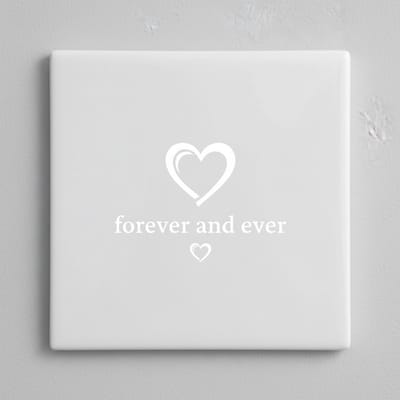 Decoratieve Keramische Tegel “Forever and Ever” met Hart Motief – Minimalistische Romantische Wanddecoratie – 15 × 15 cm