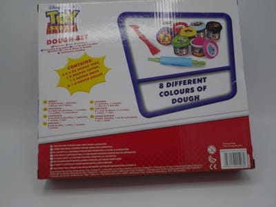 Toy story Dough set . met 8 potjes klei en mesje en rollen.