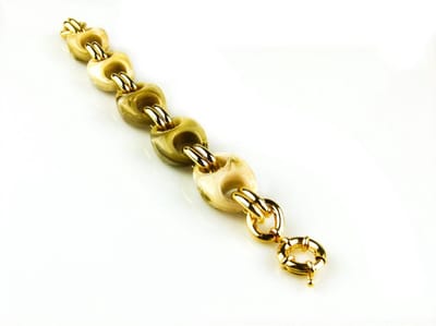 model St - Tropez armband goudkleurig met beige resin