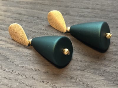 Vibe - Inne - oorbellen - goud - stekers - groen -