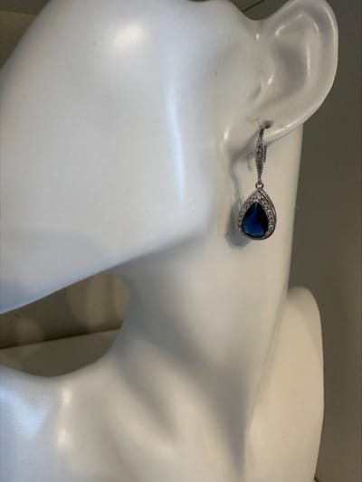 zirkonia blauwe waterdruppels || Make up | Parfum | Moederdag | Verjaardagscadeau| Cadeautje| Valentijnsdag| Kado | sieraden | vaderdag | oorbellen | oorsieraden