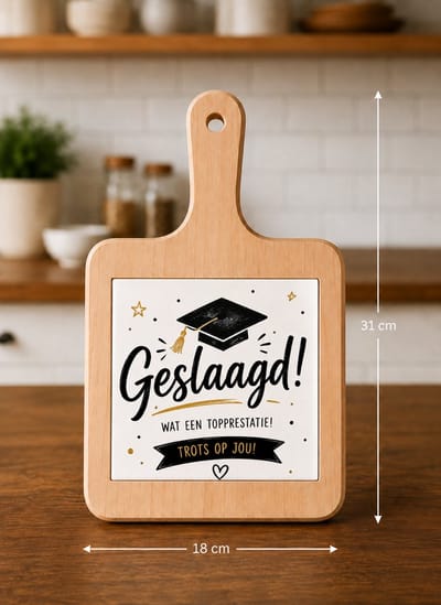 Kaasplank Geslaagd – Houten Serveerplank met Tegel – Diploma Cadeau – Plank 18x31 cm