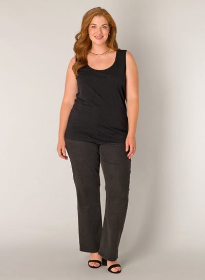 BASE LEVEL CURVY Yuppie Top - Black - maat 5(58/60)