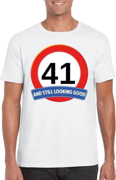 41 jaar and still looking good - t-shirt met verkeersbord print - wit - voor heren - verjaardag cadeau - party - feestartikelen 41 jarige S