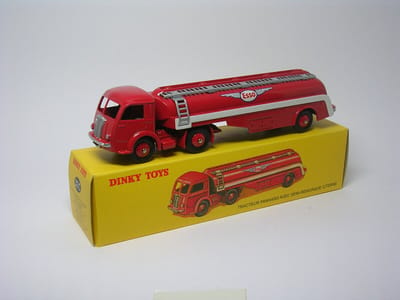 Modelauto Panhard tracteur avec semi-remorque Citerne Esso - Schaal 1:43