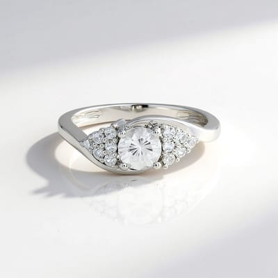 Cavill - 925 Sterling Zilveren Ring met Cambodjaanse Zirkoon 0,675 ct & 12 Kleine Zirkonen 0,194 ct - Elegante Damesring