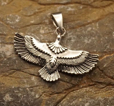 Zilveren hanger vliegende adelaar - zwevende adelaar hanger van 925 zilver - sterling zilver hanger adelaar met vleugels gepreid - mooie arend hanger van zilver - zilveren hanger zeearend - zilveren hanger zeearend speurend naar prooi