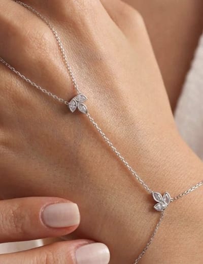 Handsieraad - handketting - statement armband - all Around Bracelet - all over bracelet - mystic armband - gecombineerde armband - bracelets - iconic - armband - armband dames - forever connected armbanden - handchain - hand chain - handketting