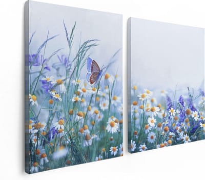 Artaza Canvas Schilderij Tweeluik Witte Kamille Bloemen Met Een Vlinder - 120x80 cm - Wanddecoratie Woonkamer - Schilderijen - Muurdecoratie