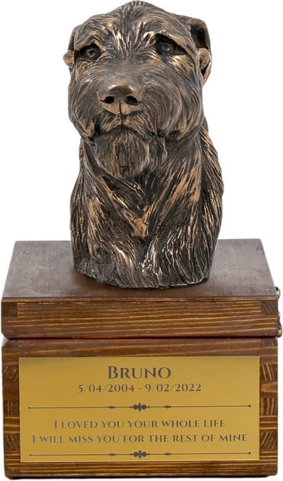 Urn met gravure en sculptuur van een Ierse Wolfhond, handgemaakt.