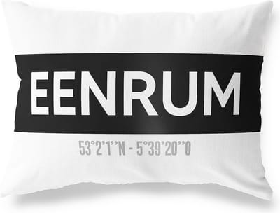 Tuinkussen EENRUM - GRONINGEN met coördinaten - Buitenkussen - Bootkussen - Weerbestendig - Jouw Plaats - Studio216 - Modern - Zwart-Wit - 50x30cm
