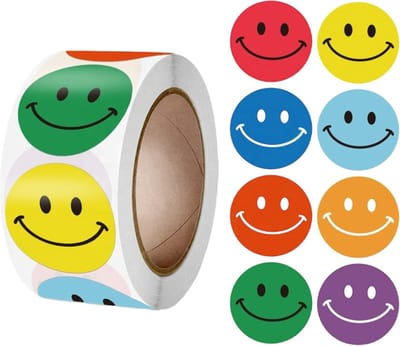 500 Stickers Op Rol - 2.5cm - Emoji / Smiley Mix - Beloningsstickers - Stickers Kinderen - Sluitsticker - Sluitzegel - 25mm - 500 Stuks