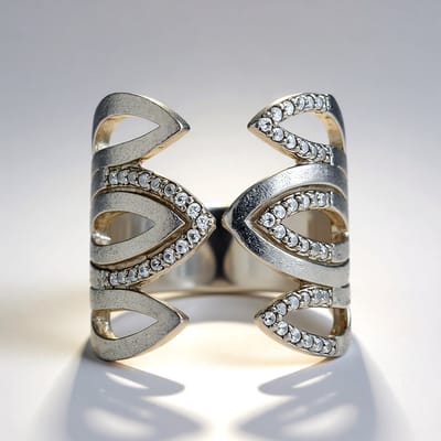 Cavill - Zilveren ring 925 Sterling met 0 639 ct Cambodjaanse Zirkonen - Rond briljant pavé - Modern blad en druppelmotief - Elegante damesring