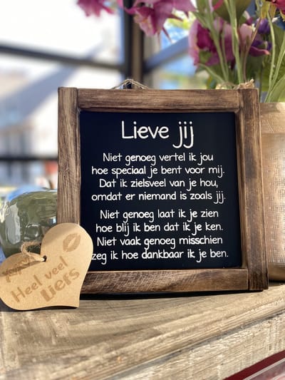Tekstbordje lieve jij inclusief houten hartje veel liefs - 20x20 cm - lieve jij - vriendschap