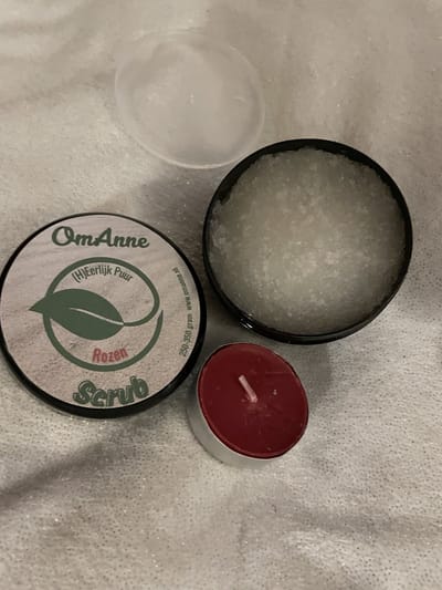 BodyScrub Dode Zeezout met Rozenolie 200 gr. (H)Eerlijk Puur !! van OmAnne Prijs Inclusief verzending!!