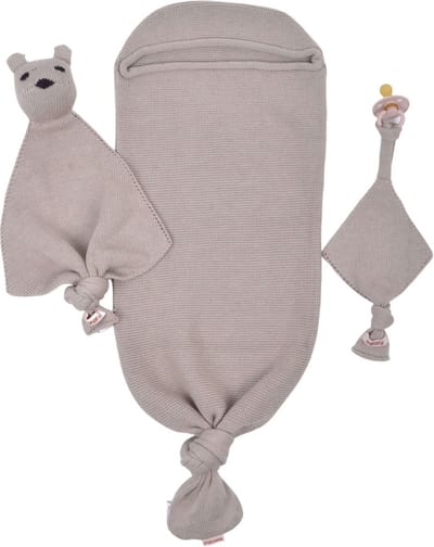 Minora Inbakerslaapzak Set 0-8 mnd – Cocoon Teddy + Fopspeenhouder – 3-delig Babykleding Unisex – Winterslaapzak – Swaddle – Kraamcadeau – Lichtbruin