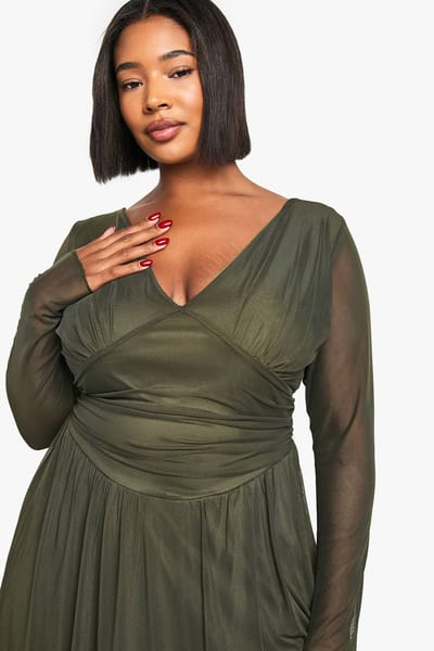 boohoo Dames Plus Plunge Corset Detail Lange Mouw Skaterjurk | Khaki | Maat: 16