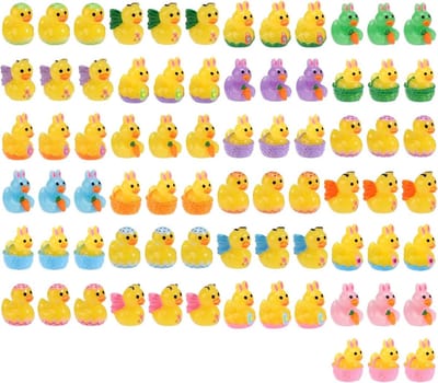 Allecto Plus - Paasdecoratie: 75 stuks Kleine Harsen Eendjes in 5 Stijlen en Kleuren - Micro-Eenden met Vlinder Konijnenoren, Wortel Mand en Eierschaal - Perfect voor Pasen.