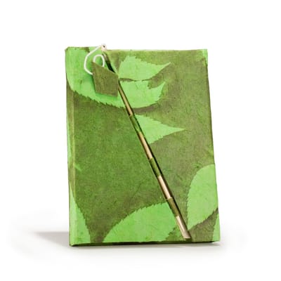 Lokta Bold Floral Bamboo Lock Notitieboek – Medium (15x12cm) – 45 bladzijden – Mosgroen