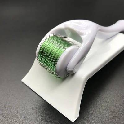 Titanium Dermaroller 0.5 mm Micro Naaldjes Goud Gezichtsroller Acne Rimpels Cellulitis Littekens Striae Haargroei- wit