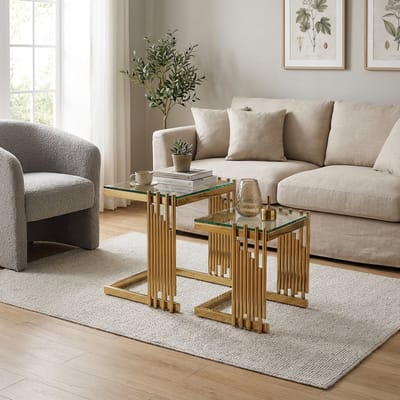Bijzettafel Set - 2 Stuks Vierkant Goud Met Gehard Glas En Rvs Poten - Modern Design Voor Woonkamer, Slaapkamer Of Balkon