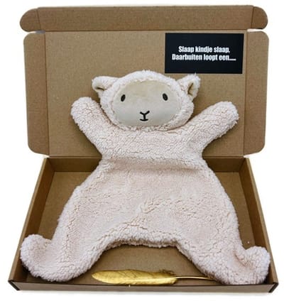 Kraamcadeau met knuffeldoek troostschaapje - knuffel - kraamcadeau of cadeau dreumes - Slaap kindje slaap - ook rechtstreeks als cadeau op te sturen