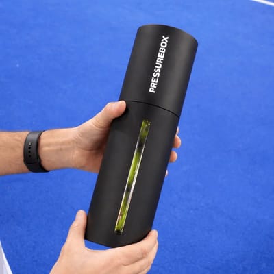 Pressurebox Pro Padel - Automatische Ballen Drukregelaar - Geschikt voor Padel- en Tennisballen - 3 Ballen - USB-C Oplaadbaar - 4 Weken Batterijduur - Milieuvriendelijk