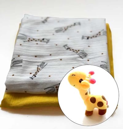 4 pak Hydrofiele doek geel, giraf dierenprint - met gratis giraf knuffel - Pink Parents